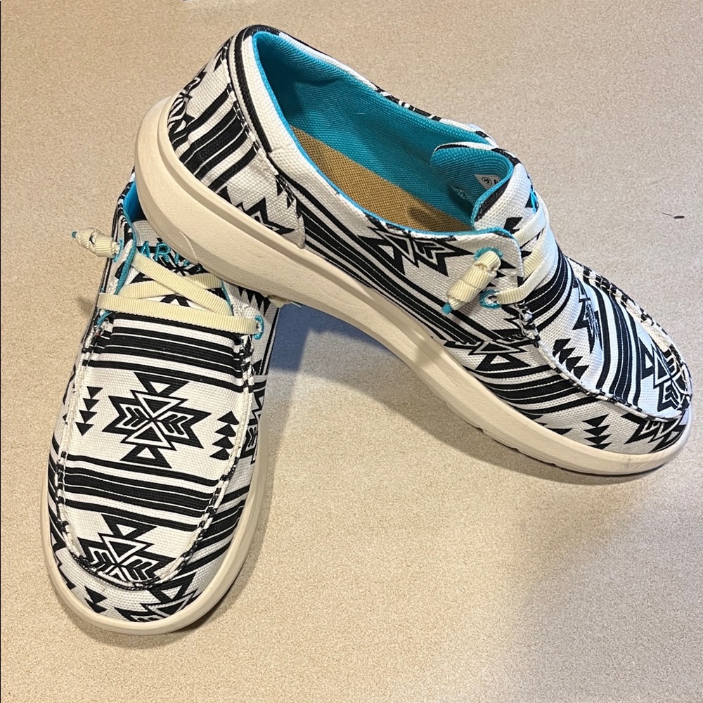 Ariat Black and White Aztec Flats